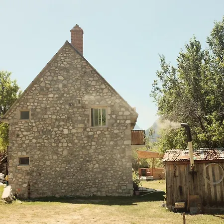 Bujtina Milani Bed & Breakfast Theth