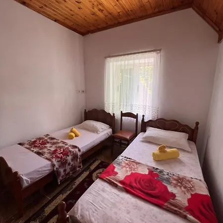 Bujtina Milani Bed & Breakfast *