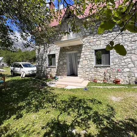 Bujtina Milani Bed & Breakfast *