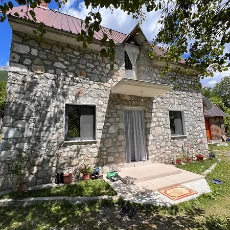 Bed & Breakfast Bujtina Milani Theth