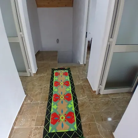 Bed & Breakfast Bujtina Milani *