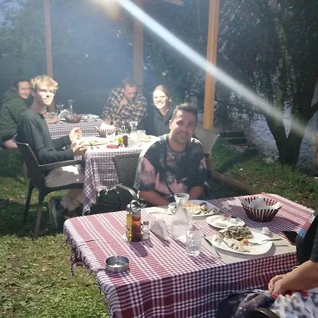 Bed & Breakfast Bujtina Milani *