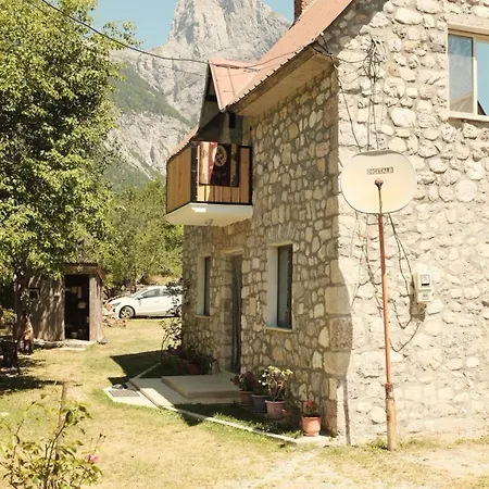 Bujtina Milani Bed & Breakfast *