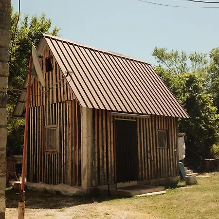 Bujtina Milani Bed & Breakfast Theth
